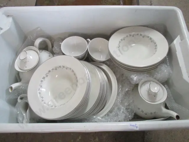 English Dinnerware Image 1++