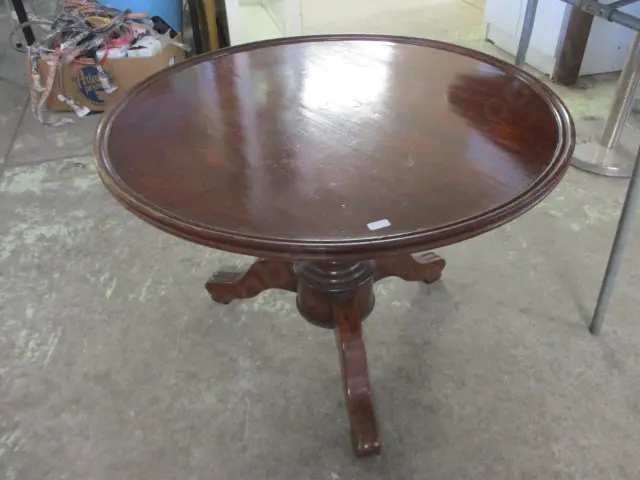 Side Table Image 1++