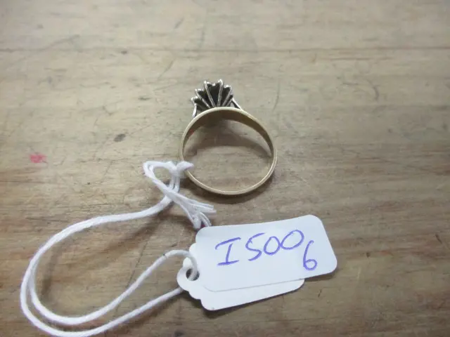 9ct Gold Ring Image 1++