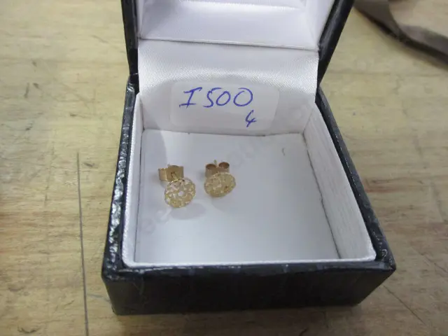 9ct Gold earings Image 1++