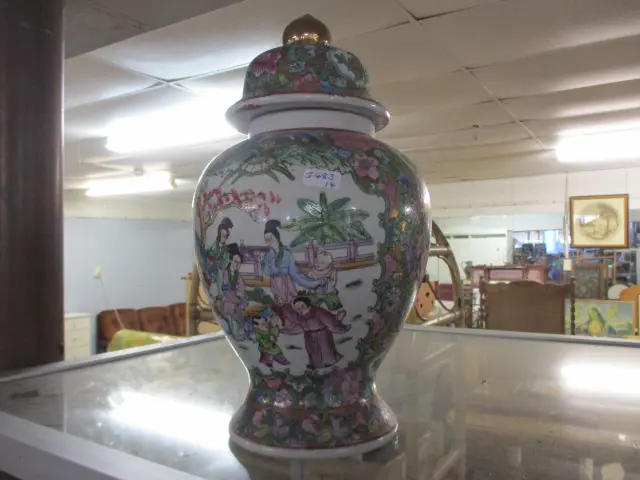 Chinese Urn Image 1++