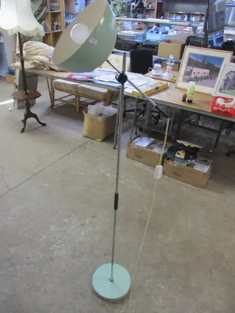 Retro Lamp Image 1++