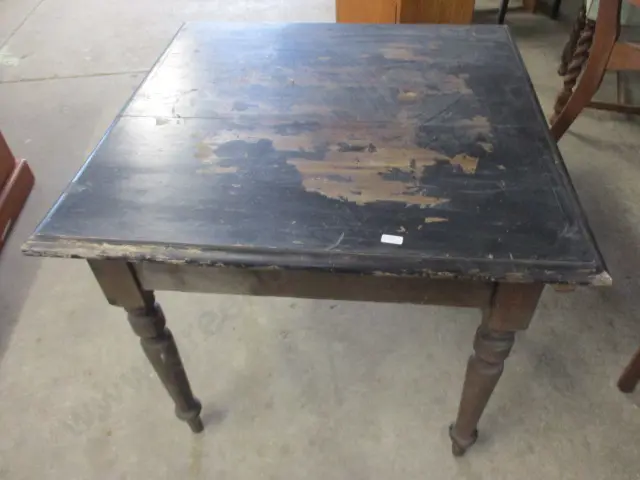 Kauri Table Image 1++