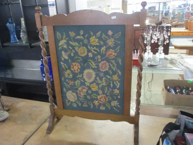 Tapestry Screen Image 1++