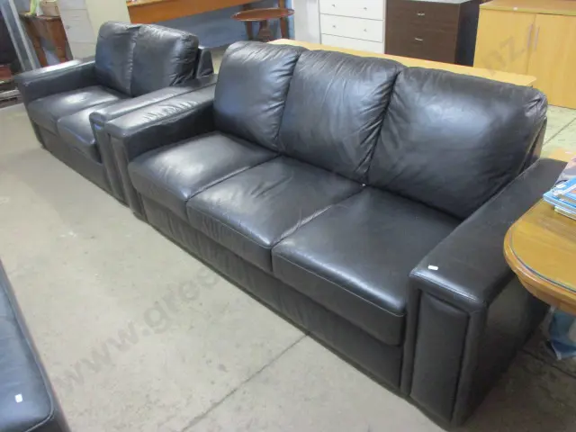 3 and 2 Seater Leather Couches Image 1++