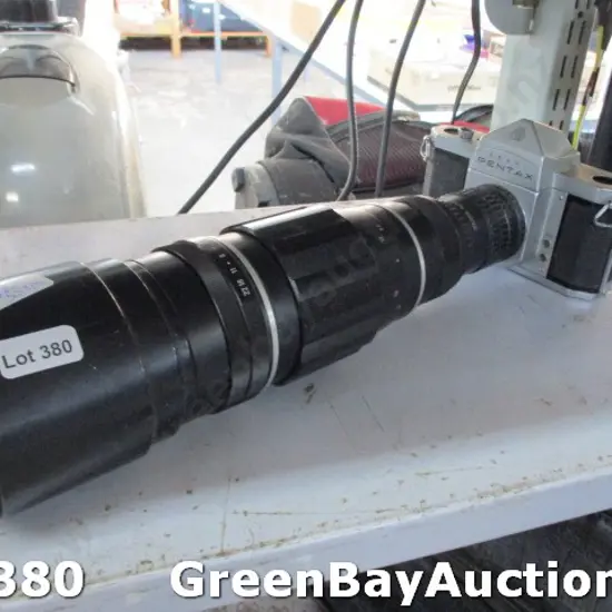 Zoom Lens and Camera Body