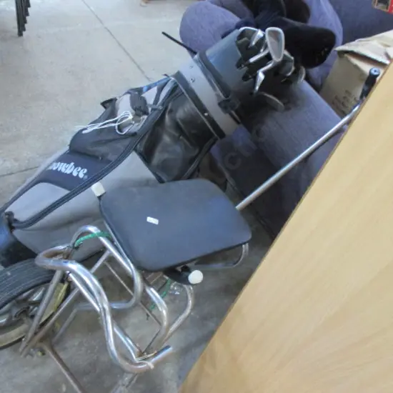 Golfclubs and trundler
