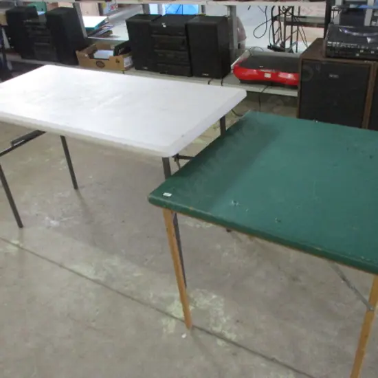2 Folding Tables