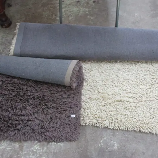 2 Rugs