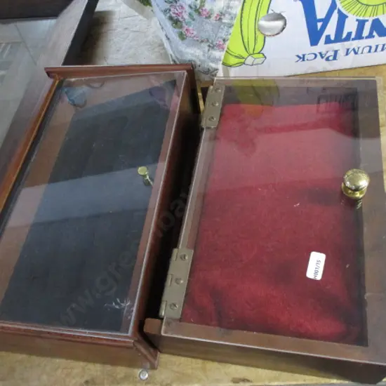 2 Small Display Cabs