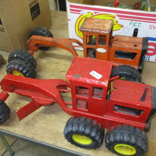 2 Tonka Graders