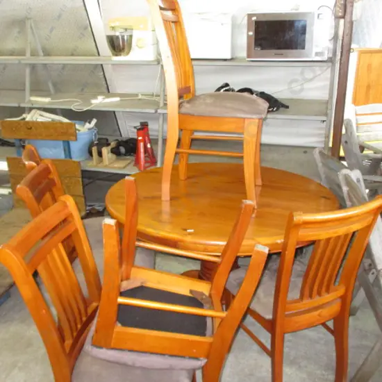 Round Table and 6 Chairs