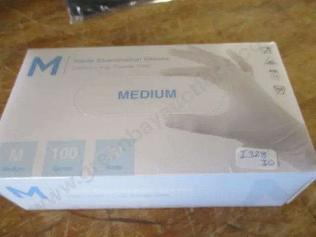 White Nitrile Gloves Image 1++