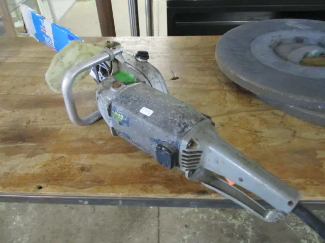Chainsaw Image 1++