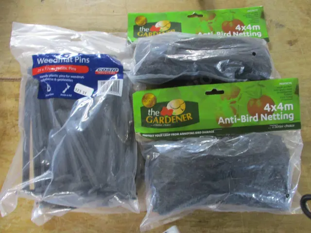 Netting and Ground pegs Image 1++