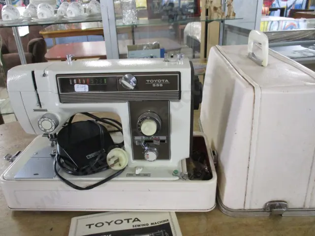 Sewing m/c Image 1++