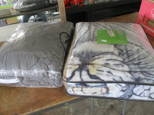 Blankets Image 1++