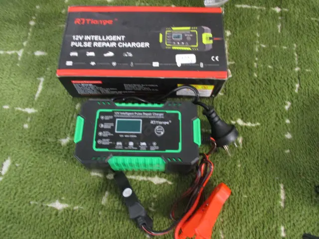 Smart Battery Charger Image 1++