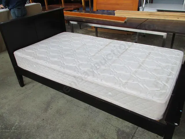 Double Bed Image 1++