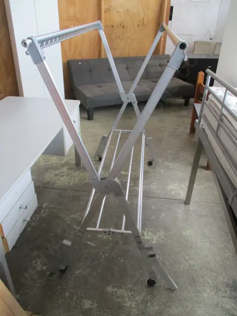 Clothes Rack Image 1++