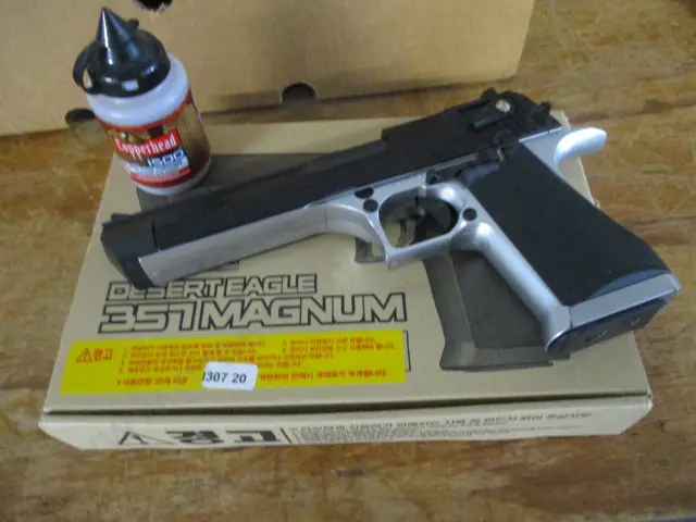 Airsoft Pistol Image 1++