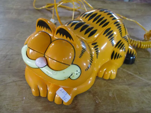 Retro Phone Image 1++