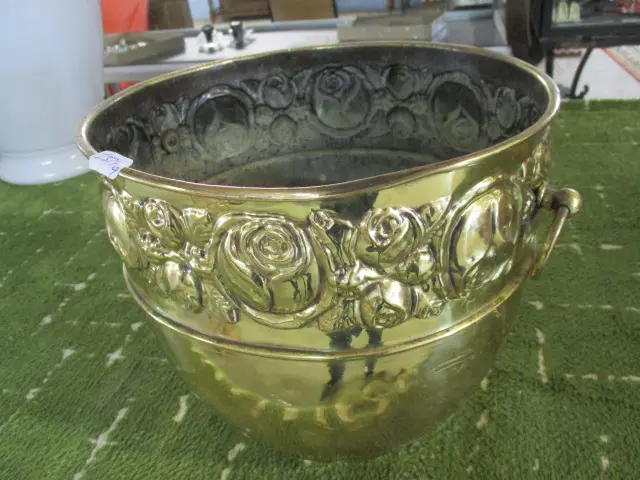 Brass Planter Image 1++