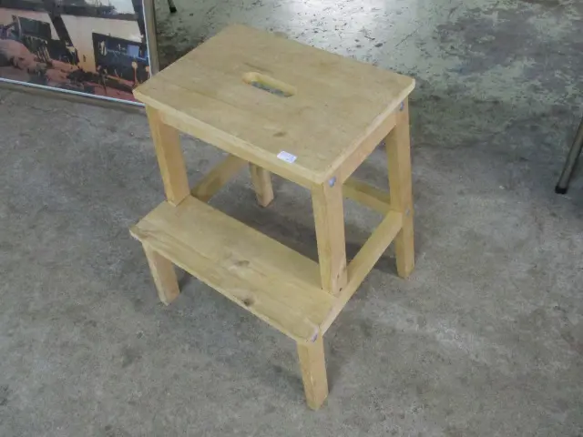 Step Stool Image 1++