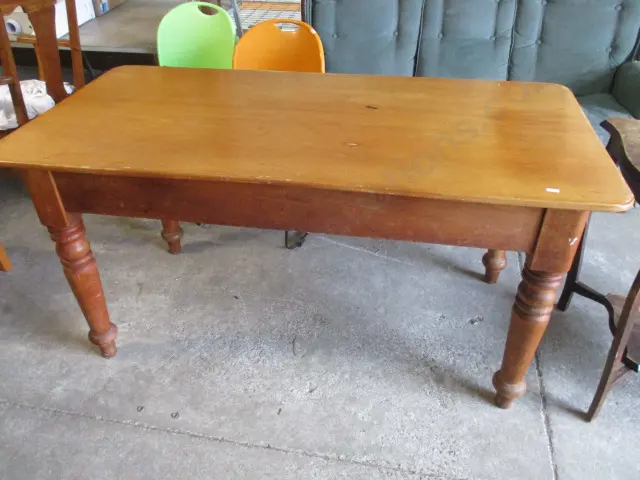 Kauri Table Image 1++