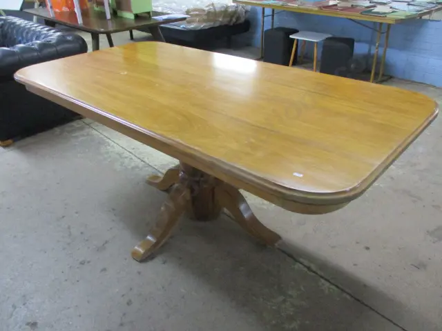 Rimu Pedestal Table Image 1++