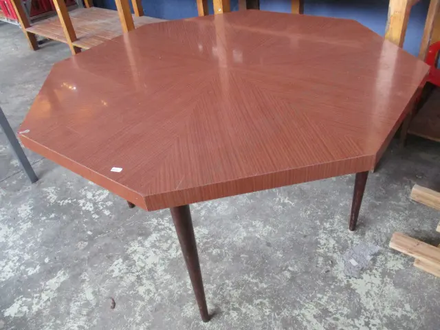 Retro Table Image 1++